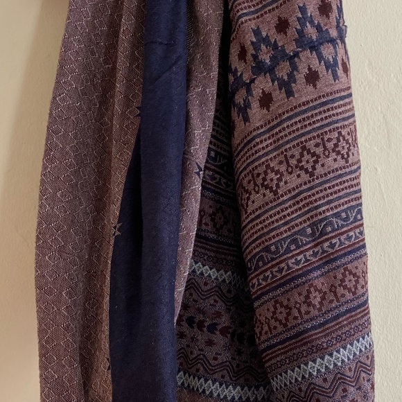 Oversized Aztec Design Infinity Scarf - Picture 3 of 5